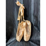 Paires de Pointes de Ballet Usagées - Accessoire de Décor Unique