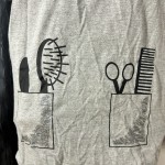 T-shirt gris unisexe à manches courtes avec motif tablier de coiffeur - Brillants argentés