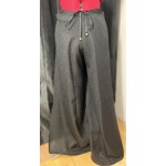 Pantalon Noir Cléopâtre, Lacée médiéval