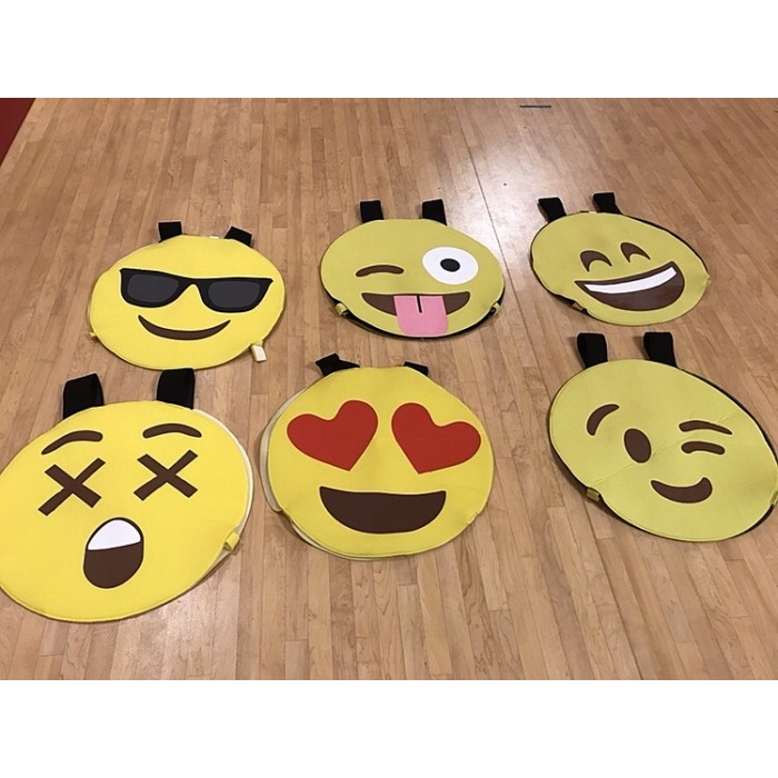 Ensemble de Costumes Emoji - Sourire, Lunettes de Soleil, Yeux en Cœur, Clin d'Œil, Mort, Clin d'Œil avec Langue